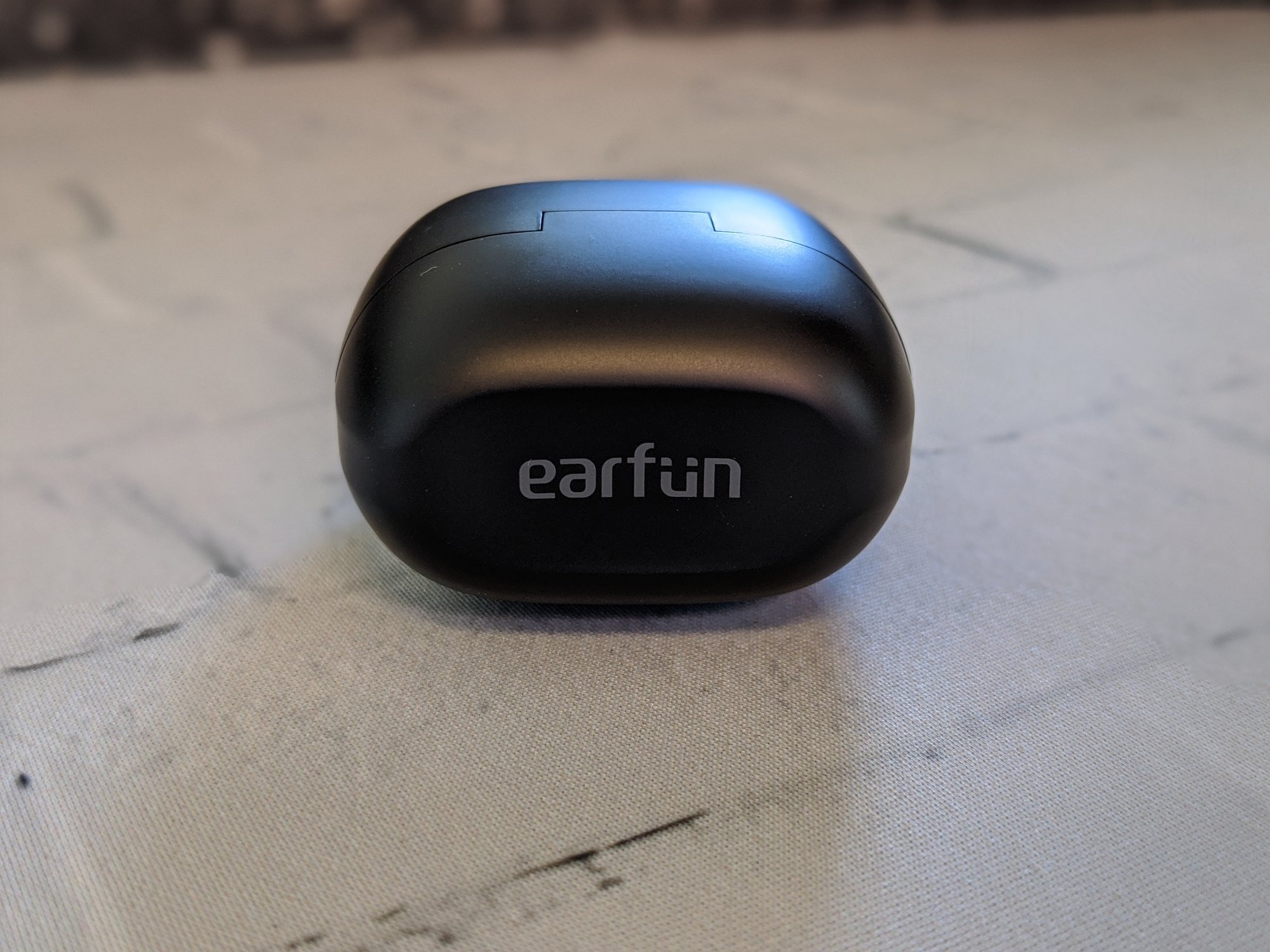 Earfun Air case top