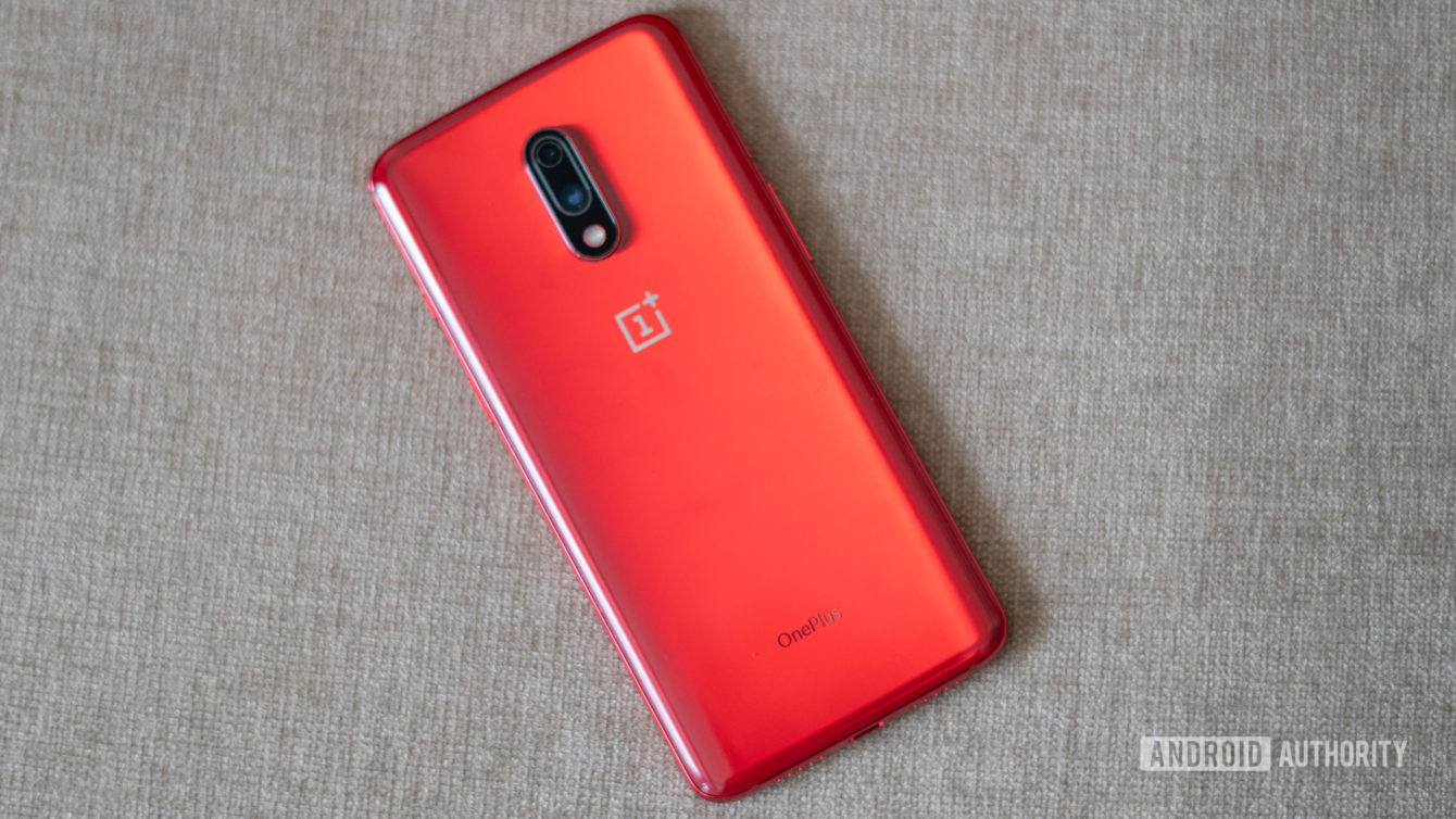 اللوحة الخلفية الحمراء OnePlus 7 مع الكاميرا والشعار