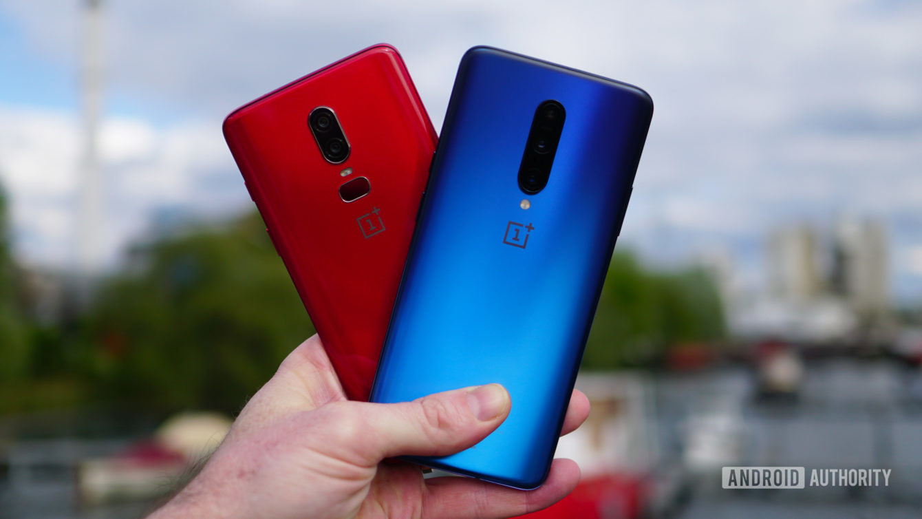 OnePlus 7 Pro blue vs OnePlus 6 red