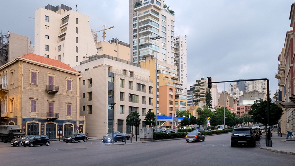 فشل إشارات المرور والظلام في بيروت [Timour Azhari/Al Jazeera]