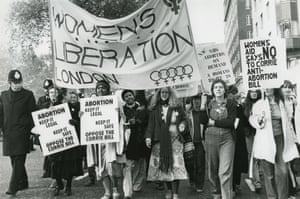 النساء يسيرون ضد مشروع قانون مناهض للإجهاض في لندن عام 1979