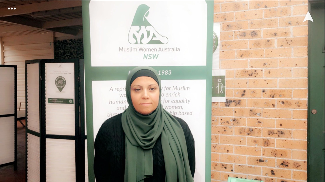 راجيا عربي هي قائدة فريق في خدمة ربط القلوب التابعة لجمعية النساء المسلمات (MWA).