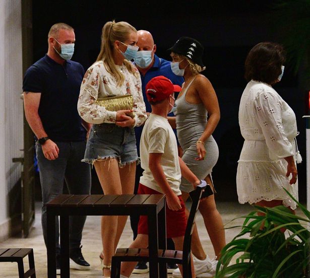 1596717191 586 0 PAY PREMIUM EXCLUSIVE Coleen Rooney and family spotted at Dinner in Barbados with her husband Wayne p