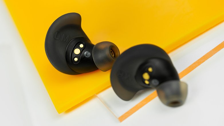 سماعات AndroidPIT Soundcore Spirit Dot 2 داخل كليهما