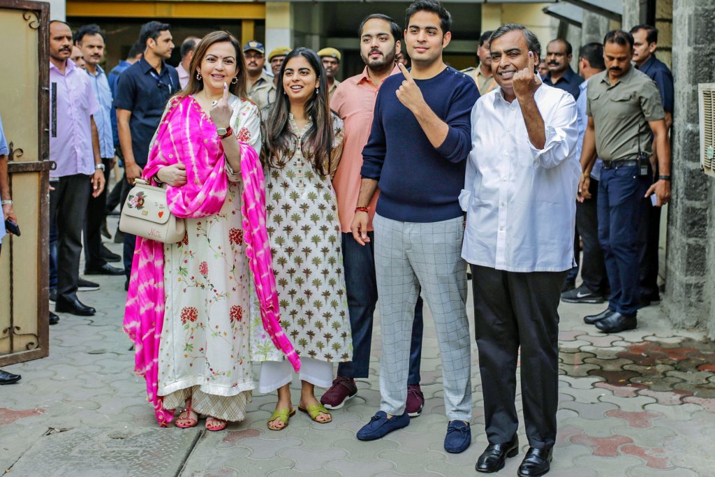 JIO.09.20.Ambani Family.gettyimages 1140236897 2048x2048 1