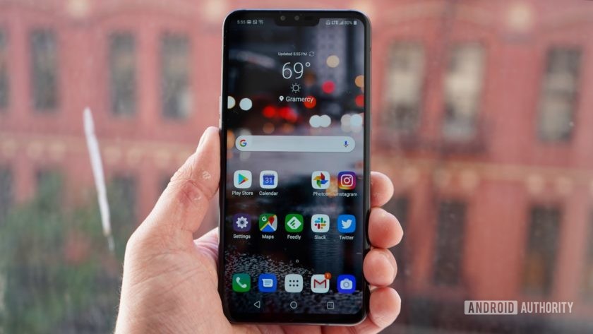 مراجعة LG V50 ThinQ ضد الطوب