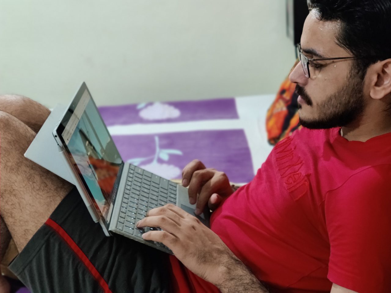 أحب العمل على جهاز Surface Pro.  براكار خانا ، Pocketnow