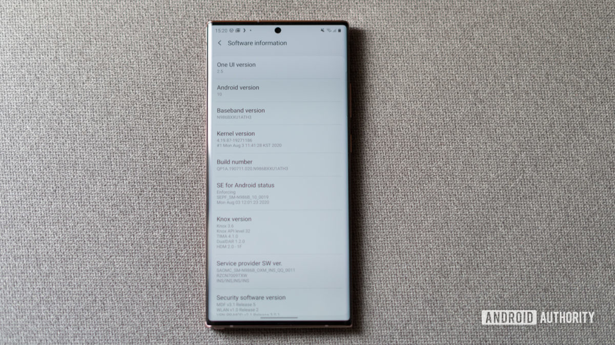 صورة لصفحة إعدادات Samsung Galaxy Note 20 Ultra تعرض إصدار برنامج One UI 2.5