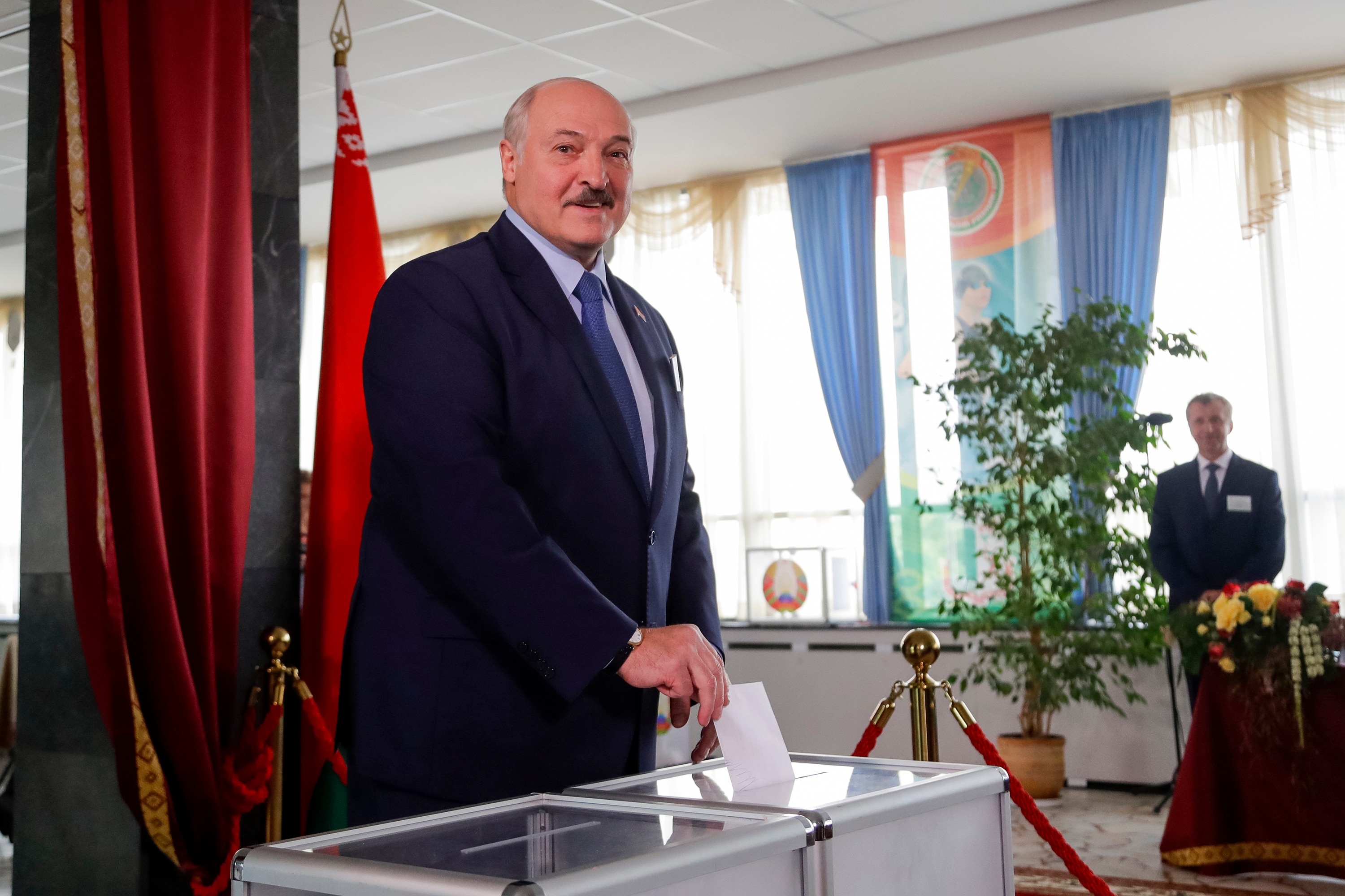 يحكم الرئيس البيلاروسي ألكسندر لوكاشينكو ، الذي غالبًا ما يشار إليه على أنه آخر دكتاتور أوروبا ، البلاد منذ عام 1994. 