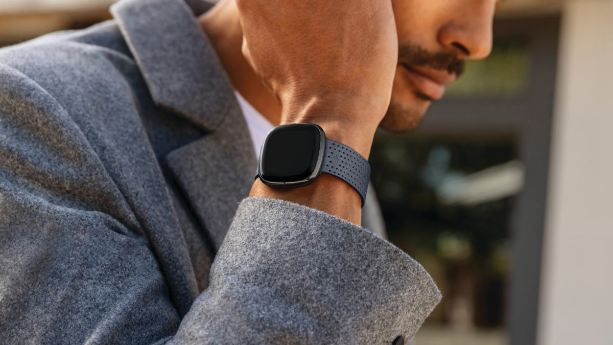 Fitbit sense smartwatch نمط الحياة على المعصم