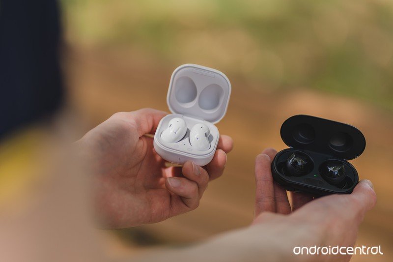 Samsung Galaxy Buds Live مقابل Galaxy Buds +