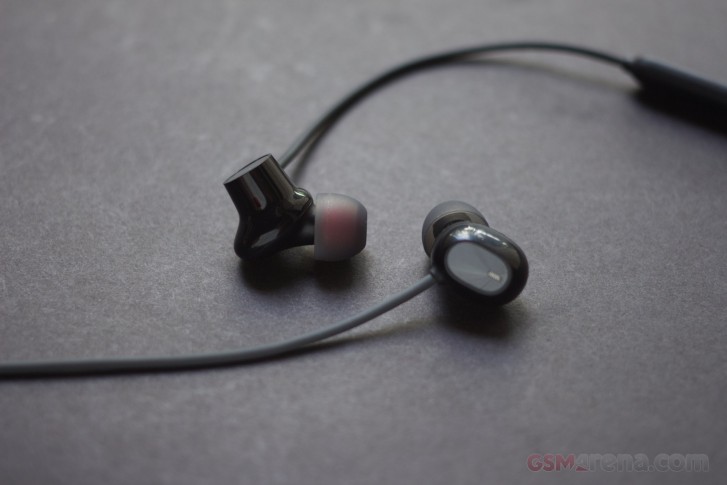 OnePlus Bullets Wireless Z مقابل Oppo Enco M31