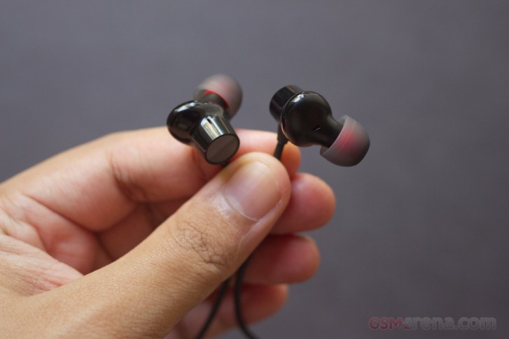 OnePlus Bullets Wireless Z مقابل Oppo Enco M31