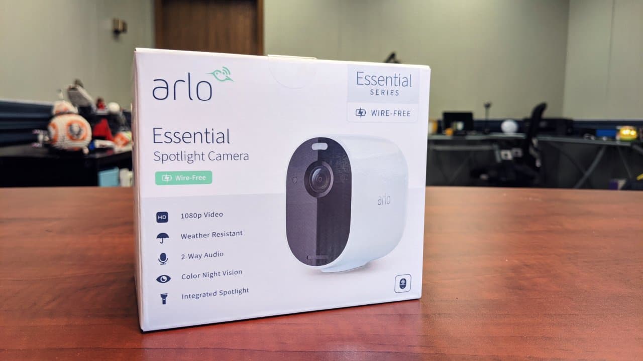 arlo essential 01