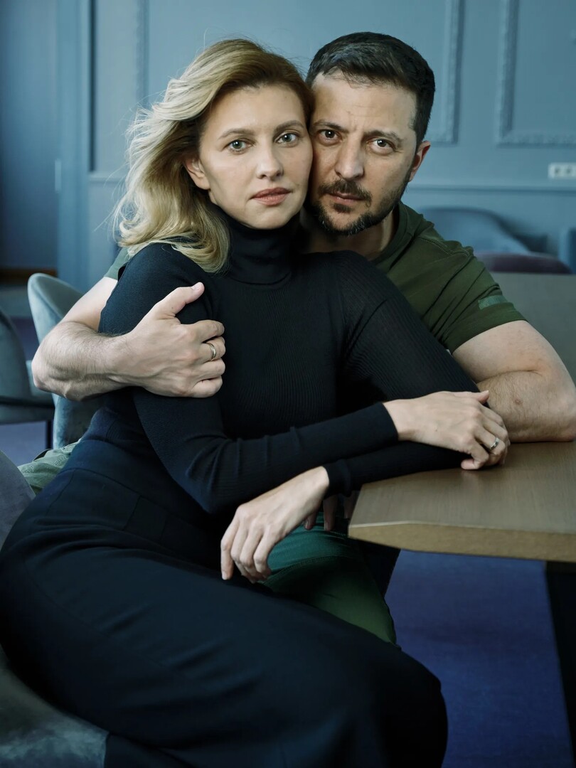 زيلينسكي وزوجته يشاركان في جلسة تصوير بمكتبه