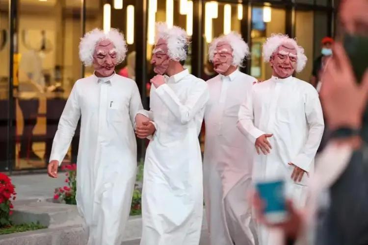 احتفالات الهالوين في الحرمين أزياء تنكرية مرعبة تسيطر على مدينة الرياض 750