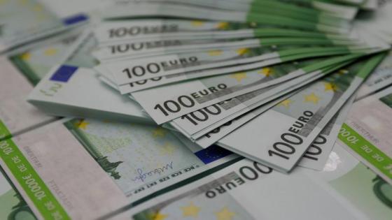 مخاوف اقتصادية تطيح باليورو مقابل الدولار