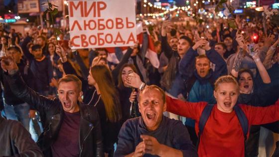 عشرات الآلاف يتظاهرون في بيلاروسيا ضد حملة ما بعد التصويت