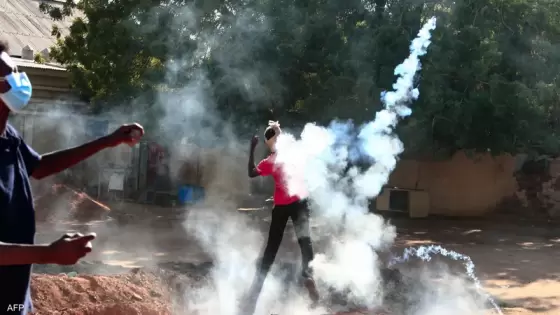 الشرطة السودانية تطلق الغاز المسيل على المتظاهرين بالخرطوم