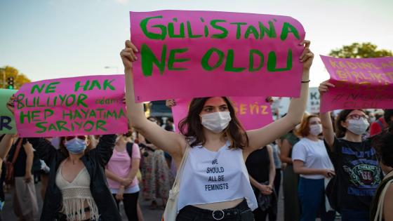 مسيرة نسائية تركية ضد الانسحاب من معاهدة إسطنبول