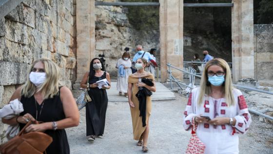 لجنة يونانية توصي بمنح لقاح كورونا للمراهقين