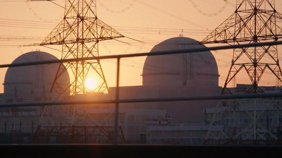 محطة براكة للطاقة النووية بدولة الإمارات العربية المتحدة متصلة بالشبكة الوطنية وتسريع خطط الطاقة