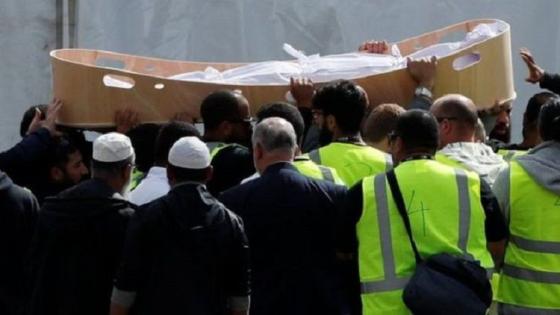 والدة احد ضحايا مجزرة المسجدين تتوفى اثناء دفن ابنها