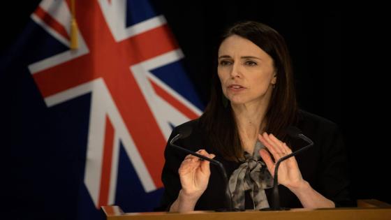 نيوزيلندا تؤجل الانتخابات بعد تفشي فيروس في أوكلاند