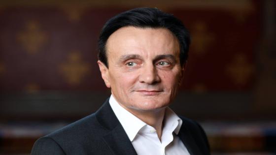 رئيس AstraZeneca: أحد المشاركين في تجربة لقاح كورونا كان يعاني من أعراض عصبية