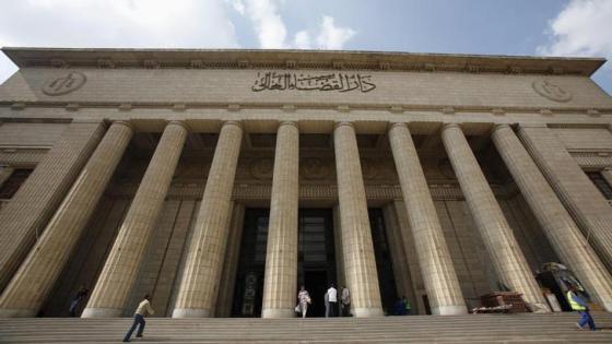 حبس رجل عذب طفلة في مصر
