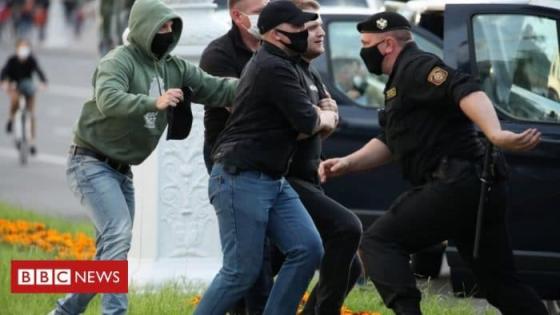 بيلاروسيا: اعتقال أكثر من 200 شخص في مسيرة نسائية مناهضة للحكومة