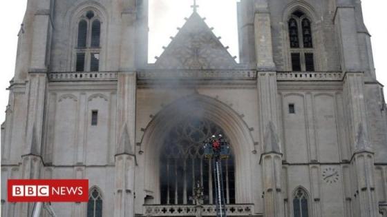 اندلاع حريق في كاتدرائية سان بيير