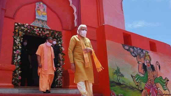 رئيس الوزراء الهندي يطلق معبدا جديدا مثيرا للجدل