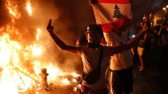 بلد في أزمة ويفتقر للقيادة: ما التالي للبنان؟