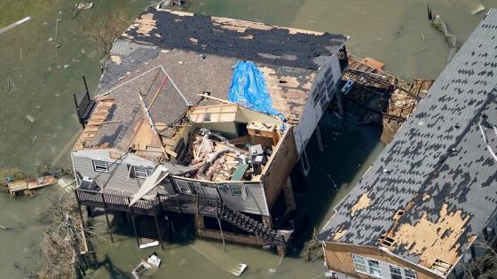 مقتل شخص وتدمير مئات المنزل في إعصار لورا لويزيانا بالولايات المتحدة