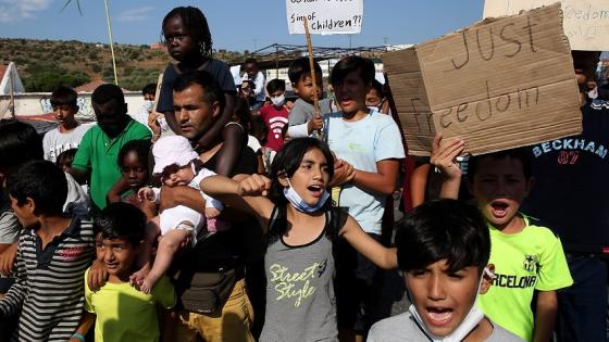 الشرطة تفرق احتجاجات المهاجرين في جزيرة ليسبوس اليونانية