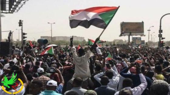 اول دولة هنأت الشعب السودانى؟