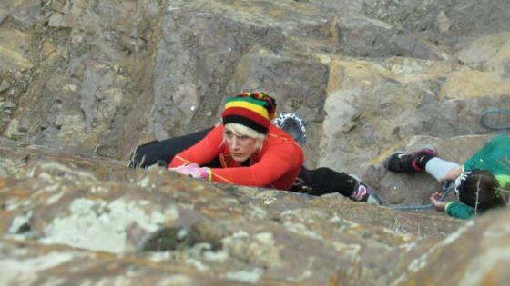 المرأة العنكبوتية أسرع متسلقة للصخور بايران