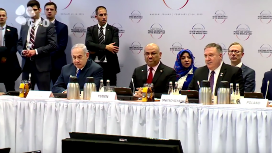 نتنياهو يصنع التاريخ مع وزير خارجية عربي