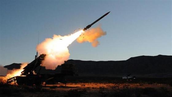10 صواريخ باليستية حوثية تضرب جازان