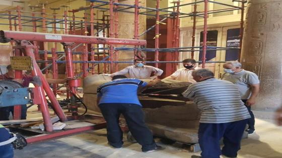 وصول 7 قطع أثرية ضخمة إلى المتحف المصري الكبير