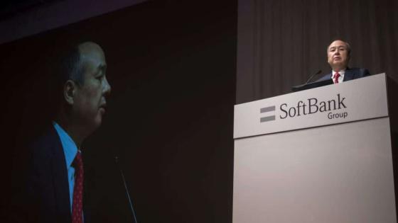 تراجع سهم SoftBank بعد كشف قناع “حوت ناسداك”