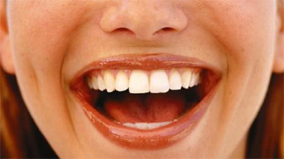 أبحاث تؤكد فوائد الضحك صحيًا ونفسيًا