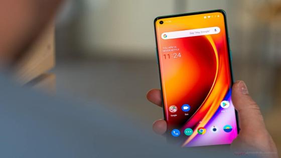 Pete Lau يؤكد عرض 120 هرتز على OnePlus 8T وميزات أخرى