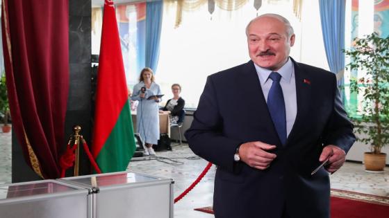 زعيم بيلاروسيا يستعد للفوز في انتخابات ساحقة بعد تحدي تاريخي