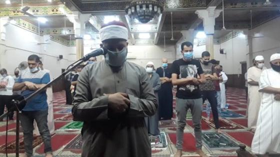 في ظل كورونا…  وزارة الأوقاف المصرية تؤكد التزام المصلين في المساجد