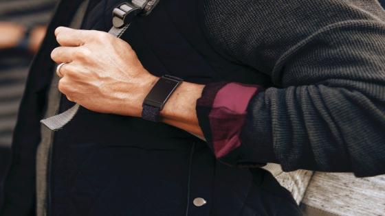 Fitbit Charge 4 مقابل Fitbit Charge 3: هل يجب عليك الترقية؟