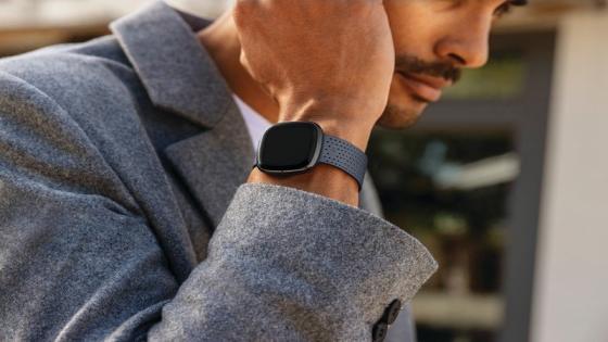 أفضل فرق Fitbit Sense و Versa 3 لعام 2020