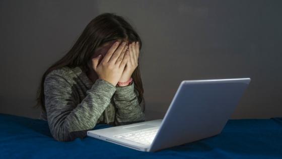 هل يتعرض طفلك للتنمر الإلكتروني؟ ما يجب أن يعرفه الآباء