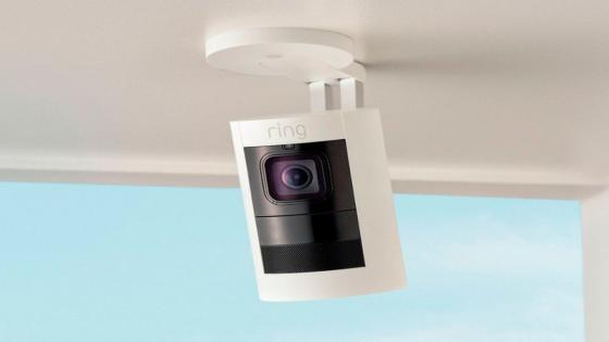 كاميرا Eufy Indoor Cam 2K أم كاميرا Ring Stick Up